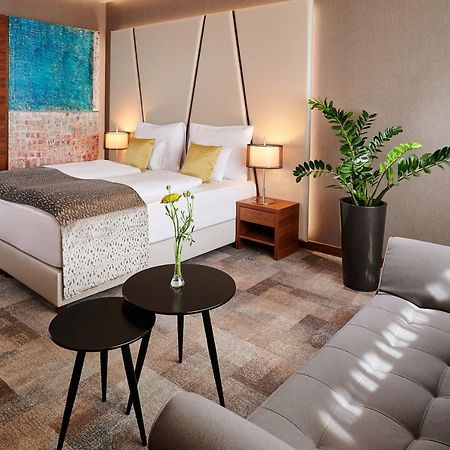 Artis Boutique Hotel Сомбатели Екстериор снимка