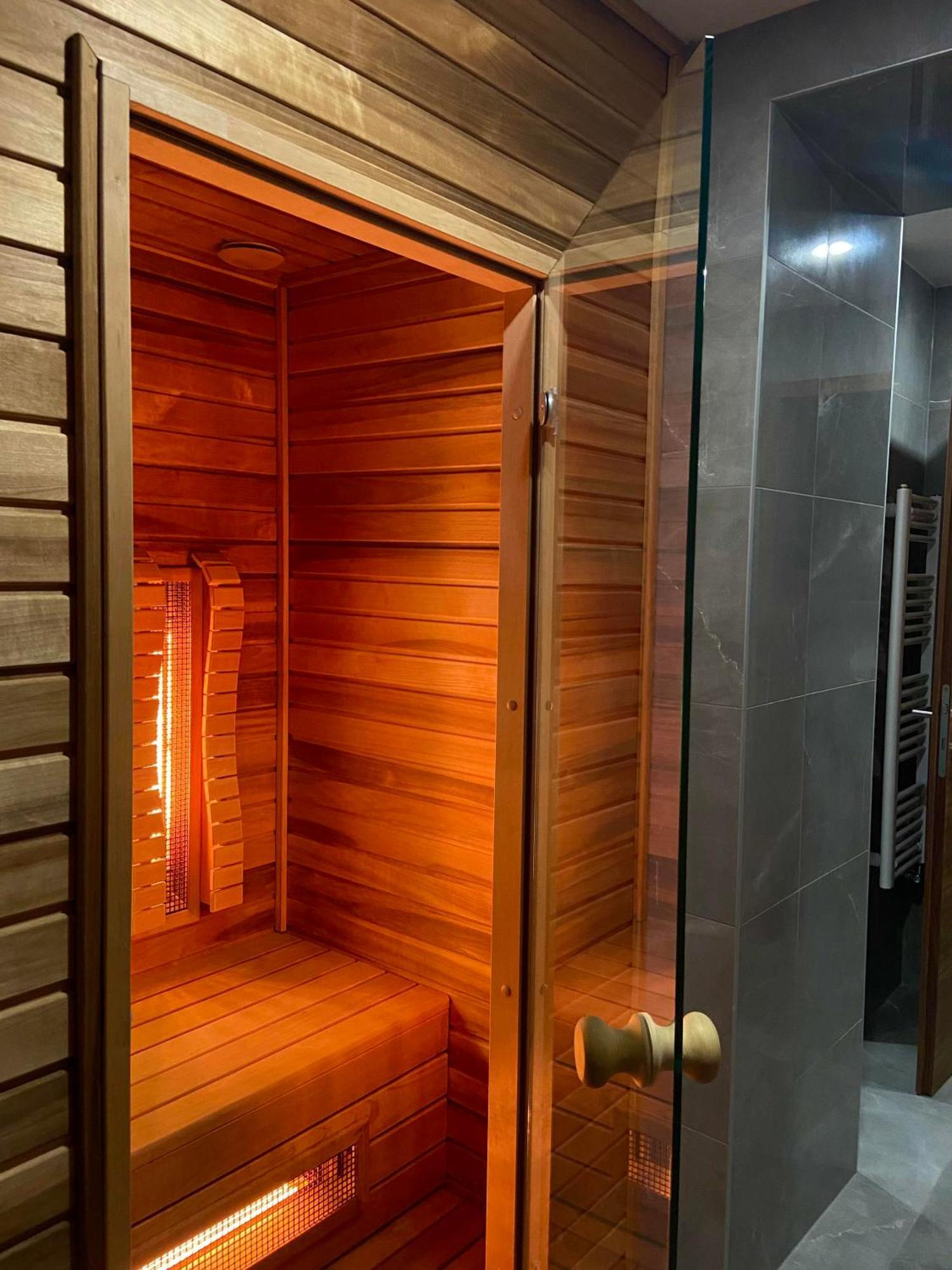 Artis Boutique Hotel Сомбатели Екстериор снимка