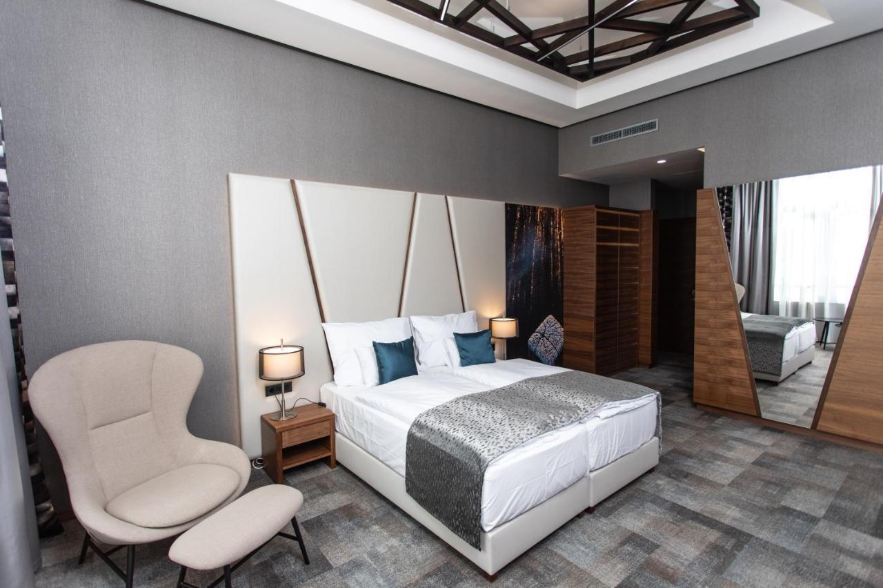 Artis Boutique Hotel Сомбатели Екстериор снимка