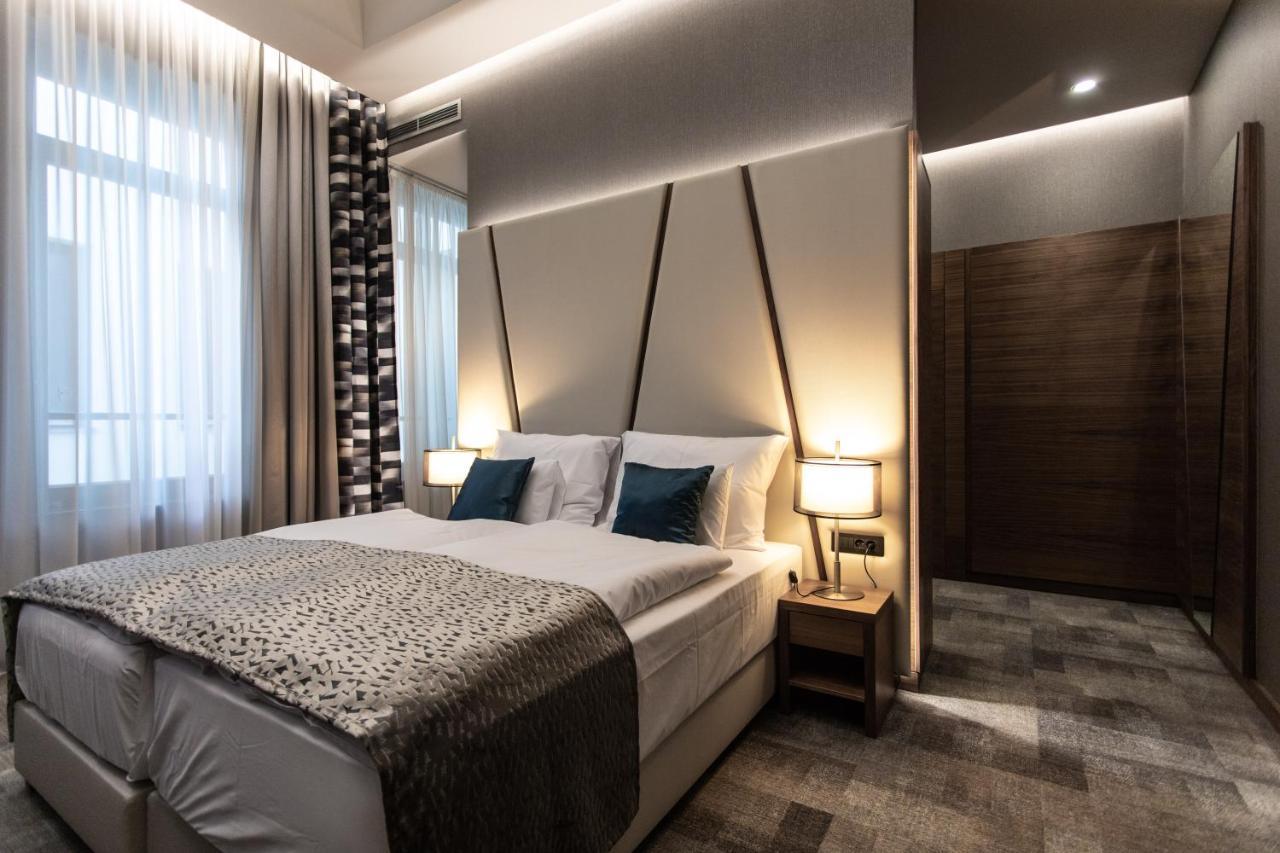 Artis Boutique Hotel Сомбатели Екстериор снимка
