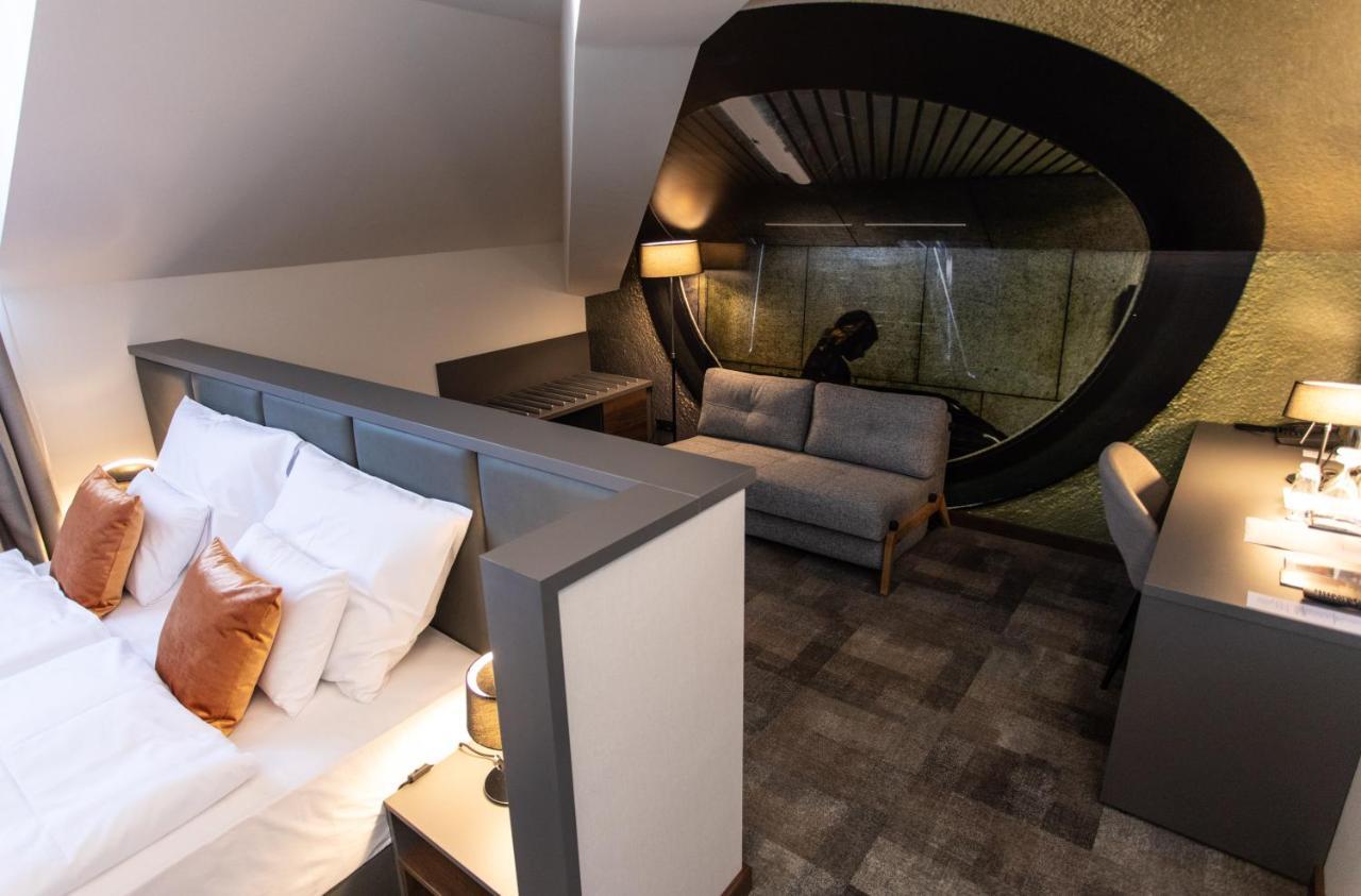 Artis Boutique Hotel Сомбатели Екстериор снимка