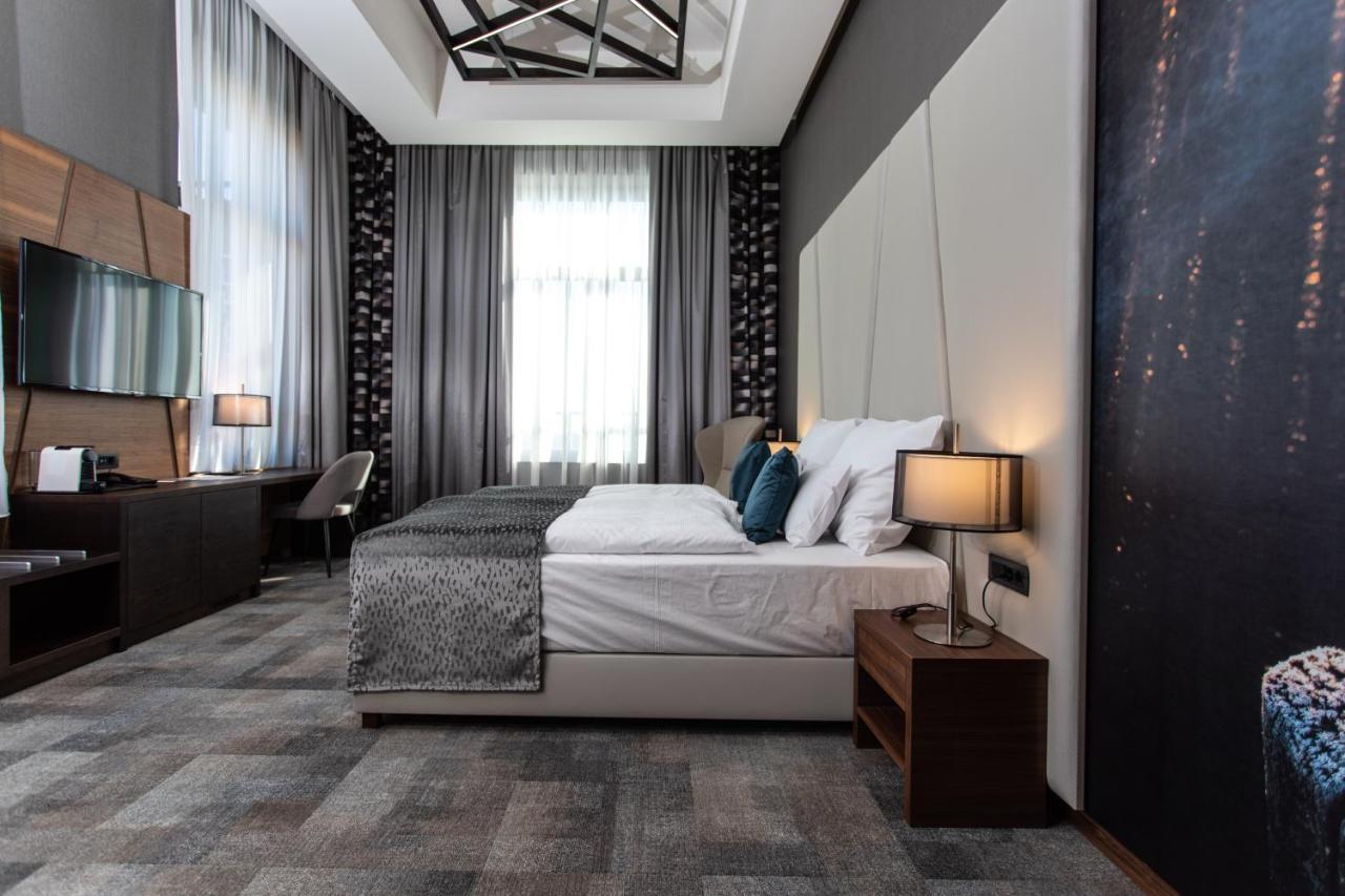 Artis Boutique Hotel Сомбатели Екстериор снимка