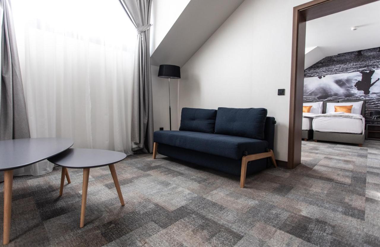 Artis Boutique Hotel Сомбатели Екстериор снимка