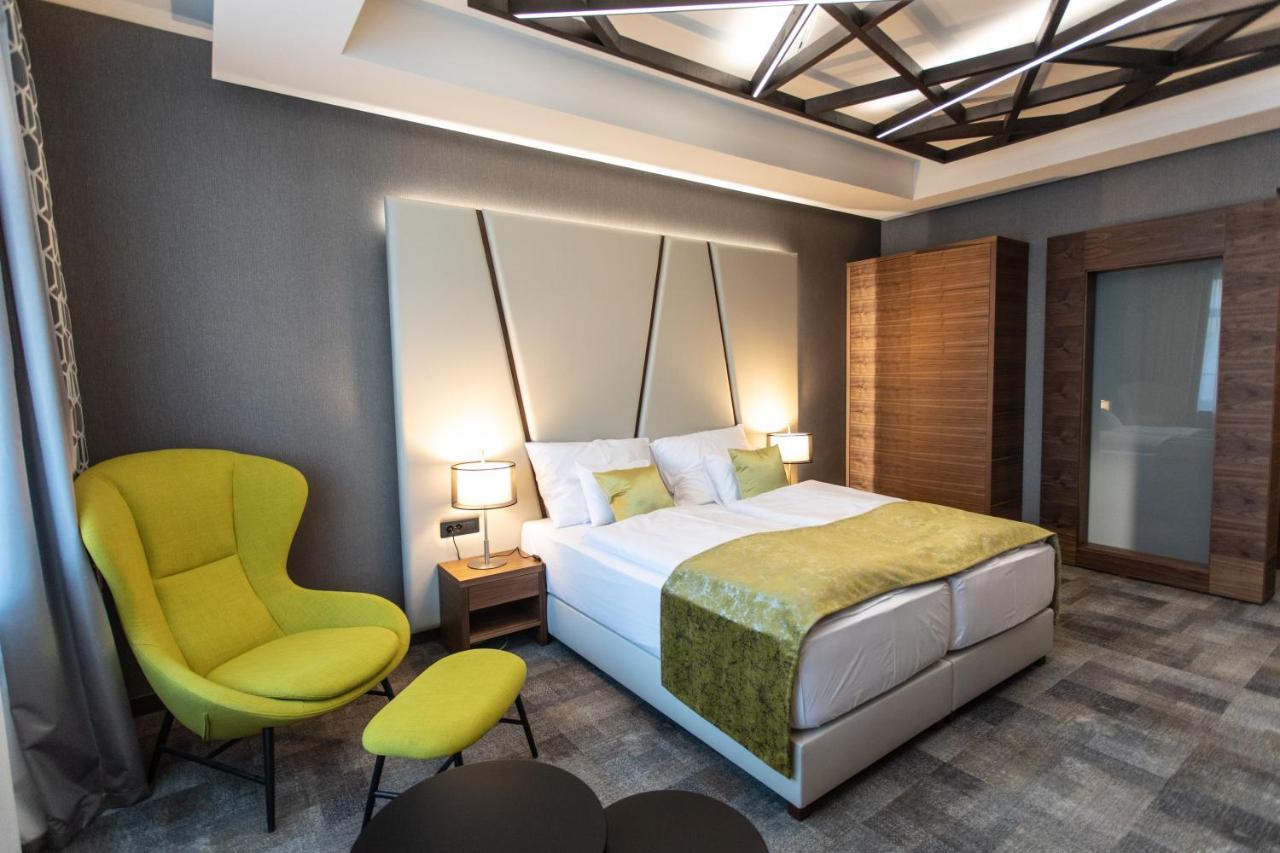 Artis Boutique Hotel Сомбатели Екстериор снимка