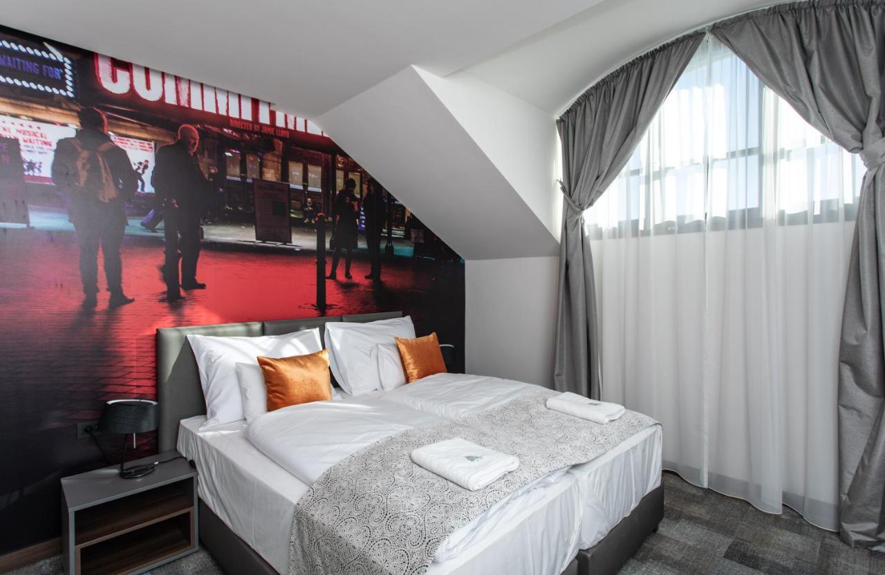 Artis Boutique Hotel Сомбатели Екстериор снимка