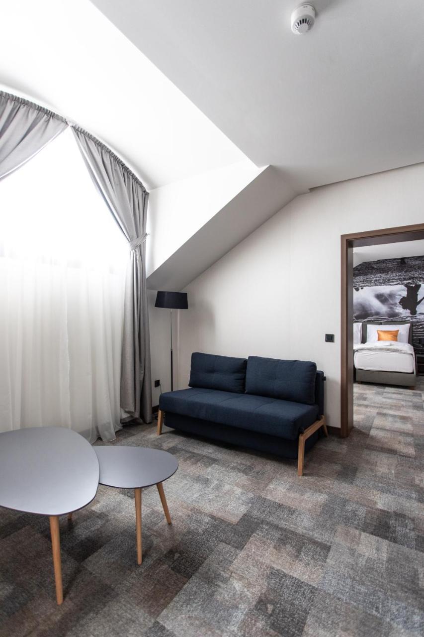 Artis Boutique Hotel Сомбатели Екстериор снимка
