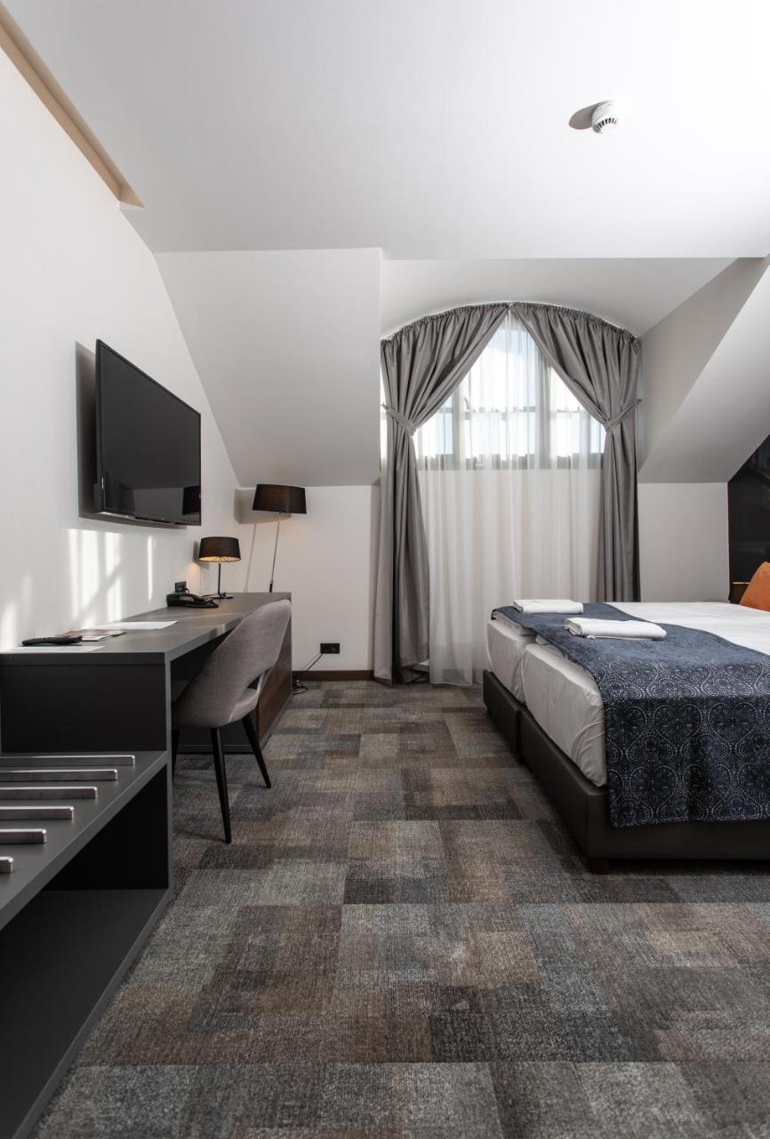 Artis Boutique Hotel Сомбатели Екстериор снимка