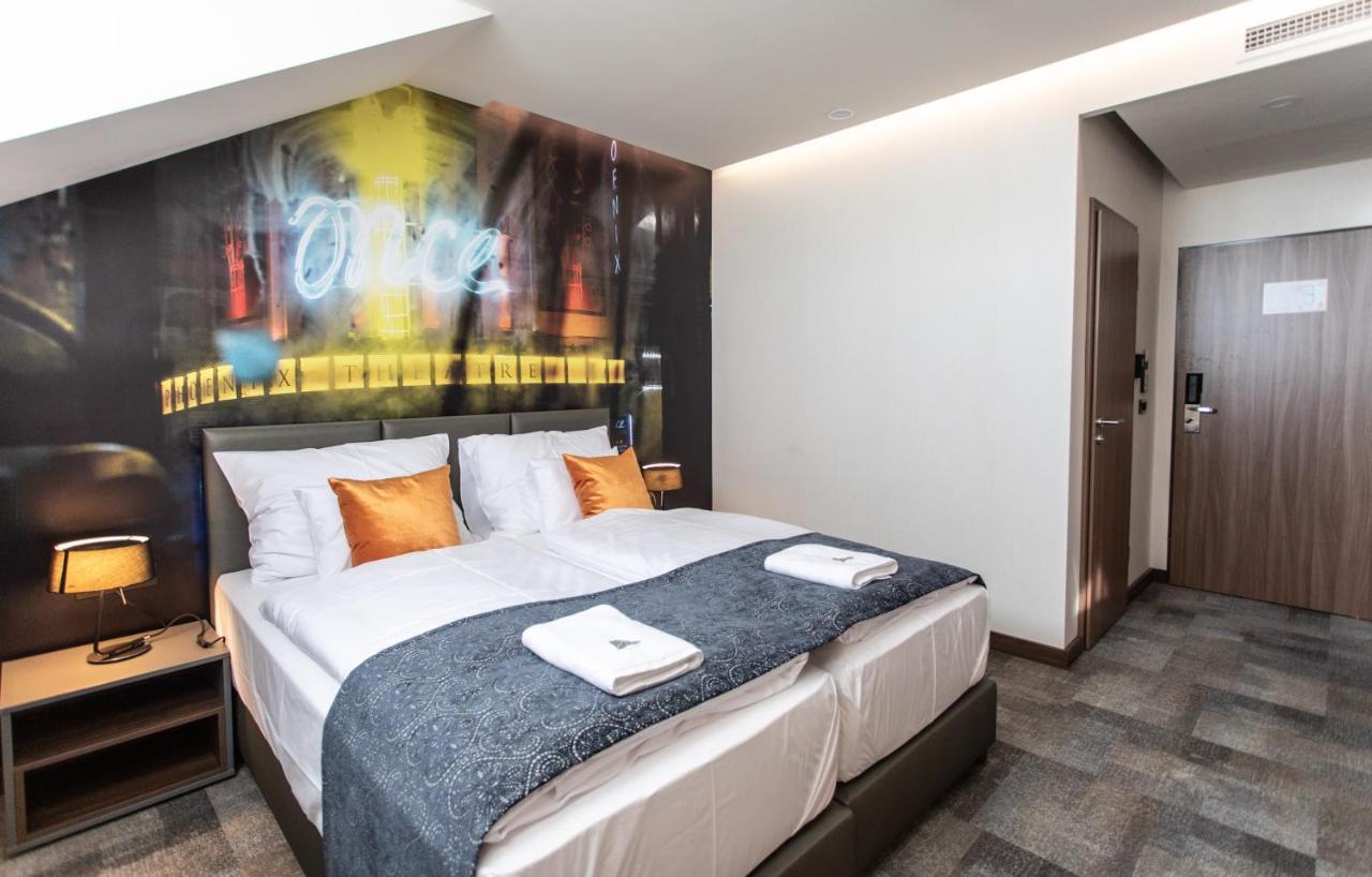 Artis Boutique Hotel Сомбатели Екстериор снимка