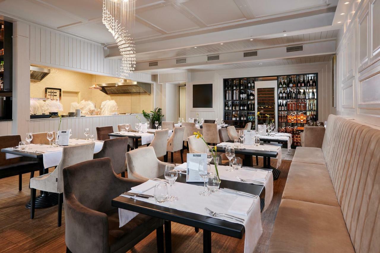 Artis Boutique Hotel Сомбатели Екстериор снимка