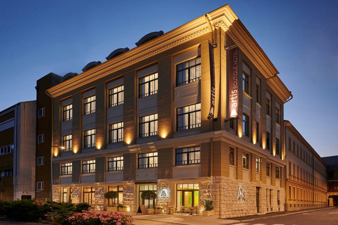 Artis Boutique Hotel Сомбатели Екстериор снимка