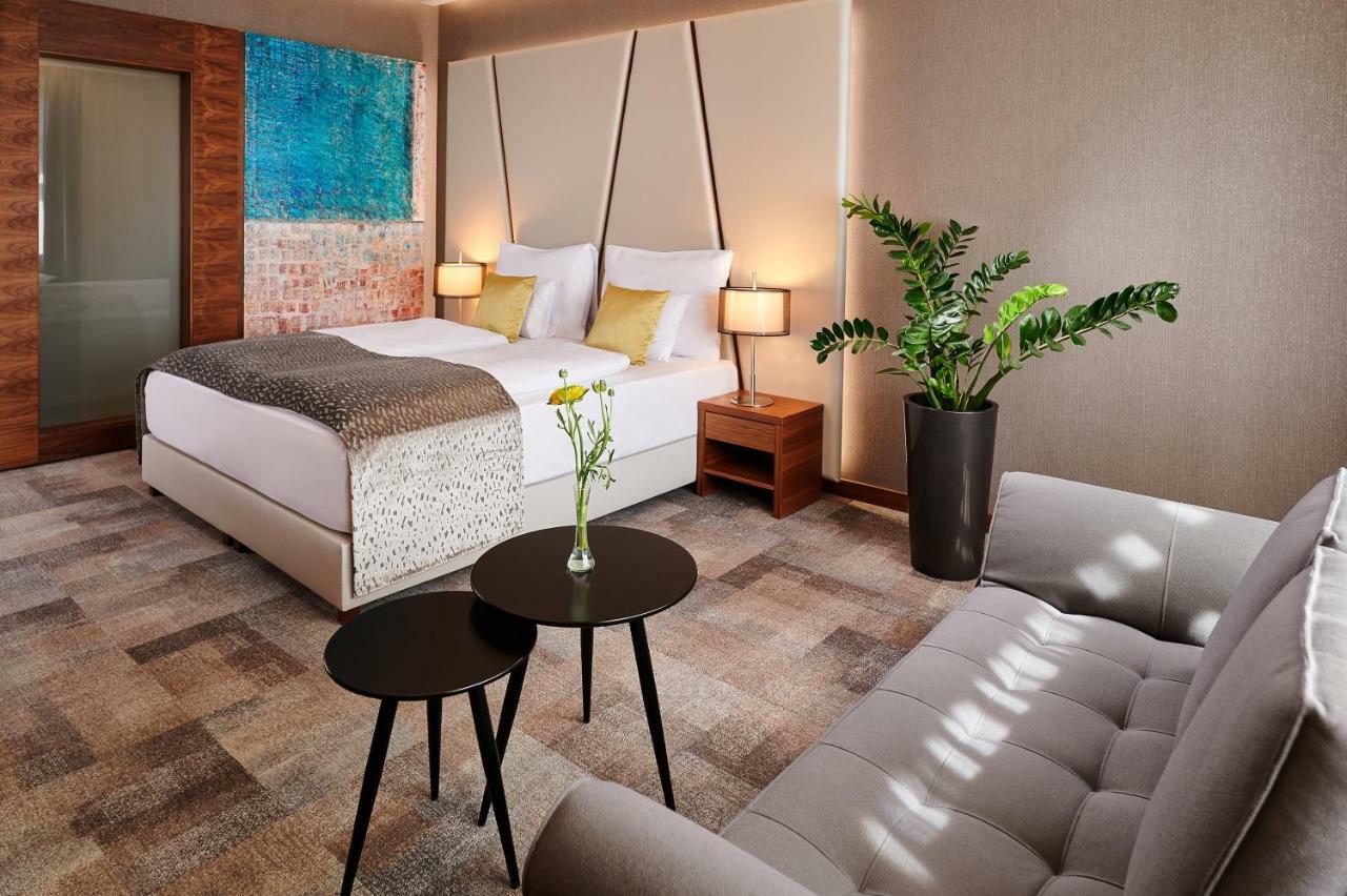 Artis Boutique Hotel Сомбатели Екстериор снимка