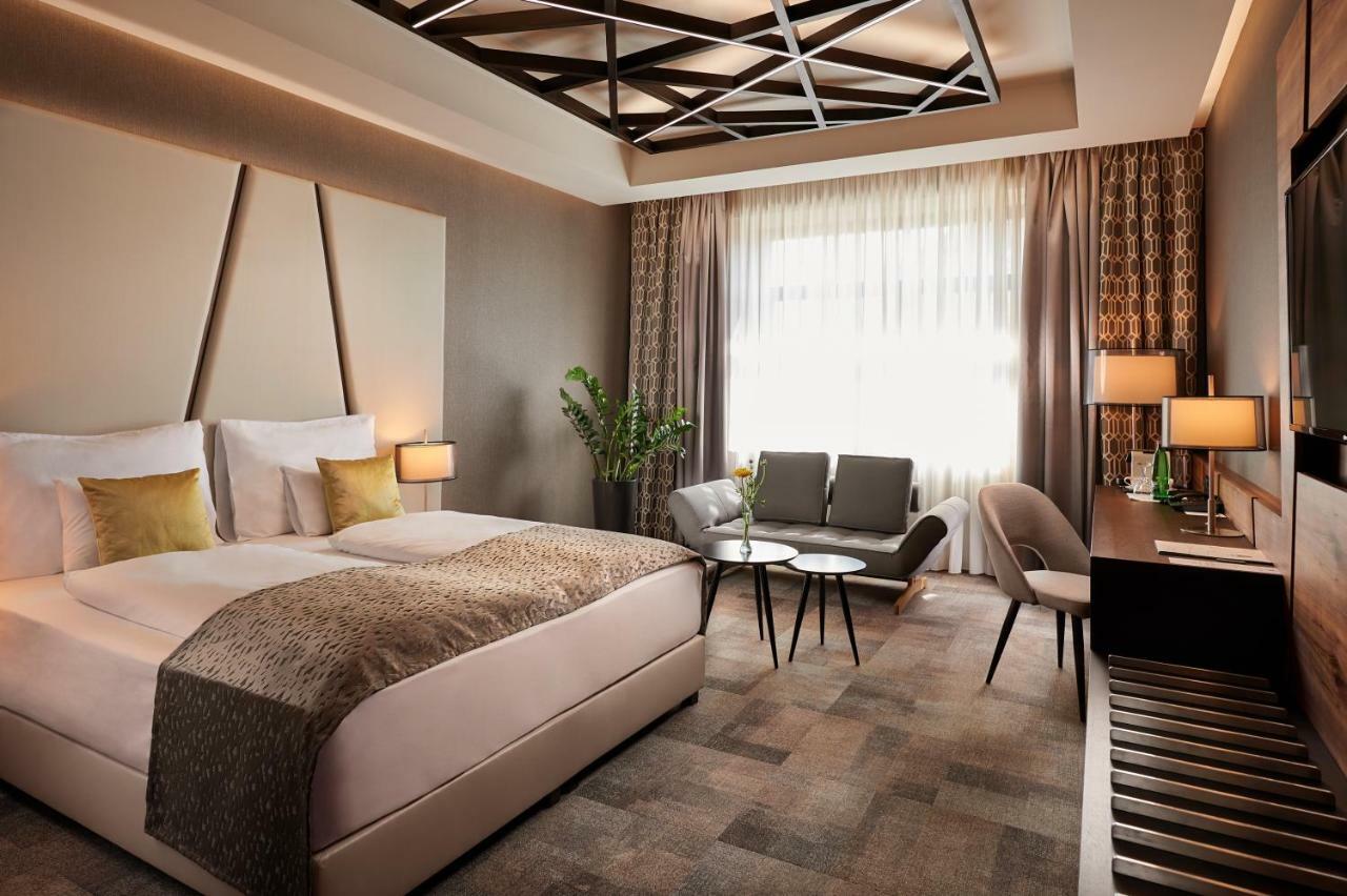 Artis Boutique Hotel Сомбатели Екстериор снимка