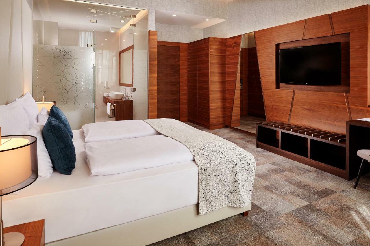 Artis Boutique Hotel Сомбатели Екстериор снимка